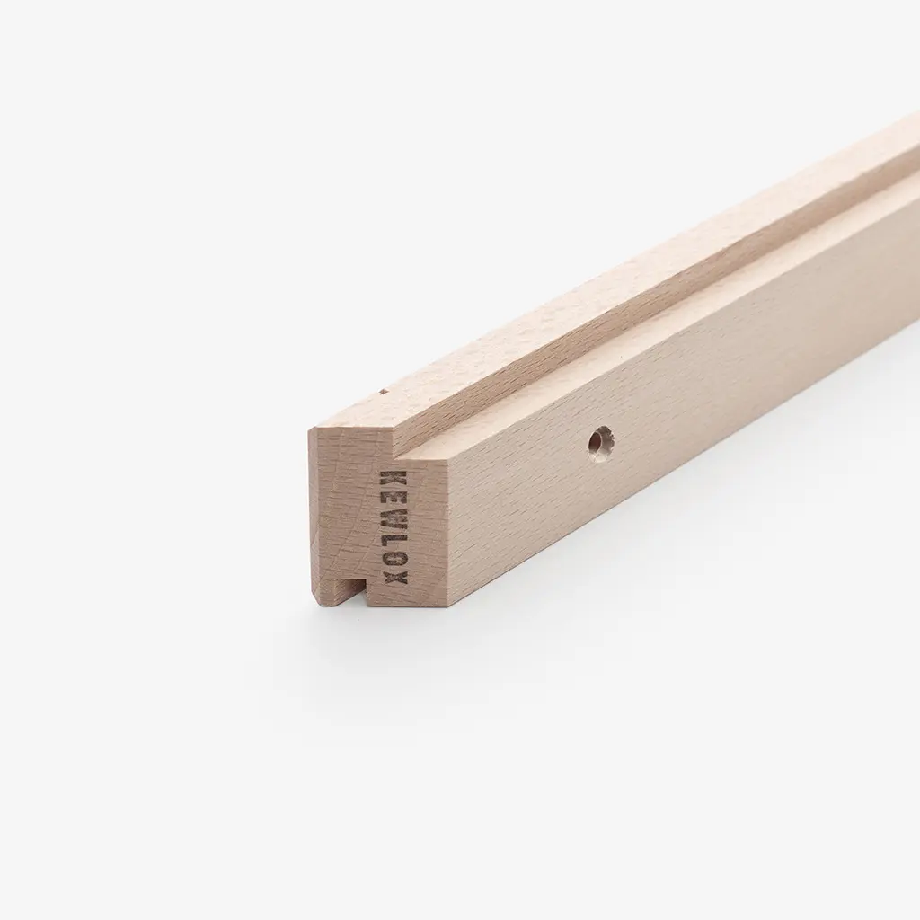 Traverse latérale supérieure percée